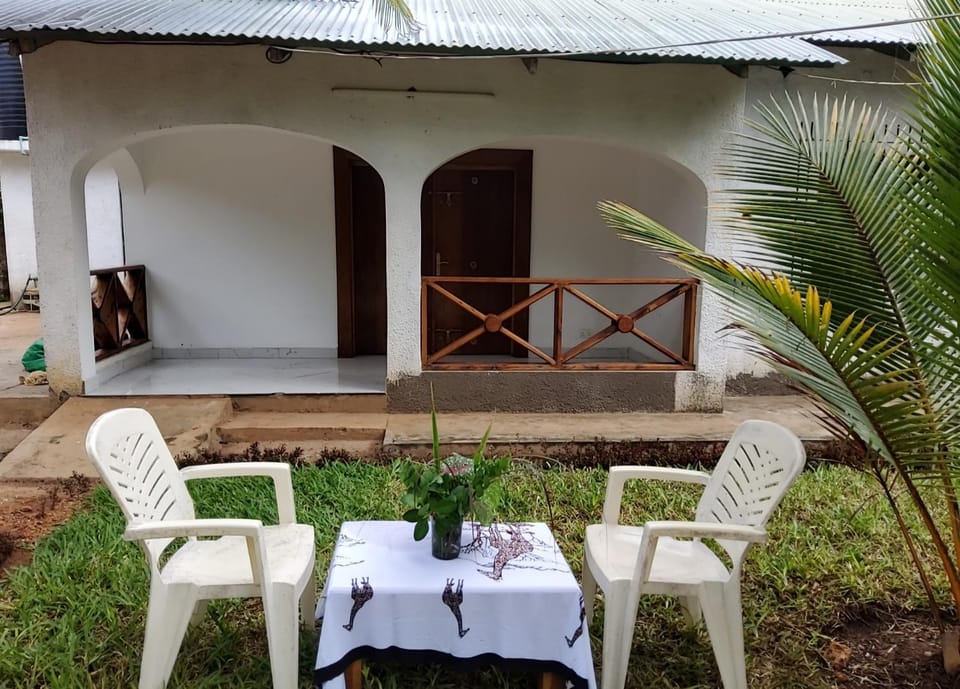 Property building, Patio, Day, Garden, View (from property/room), Balcony/Terrace, Seating area, Garden view