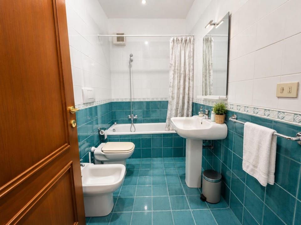 Loft luminoso con posto auto privato, 4 posti letto - Metro Lodi a 5 minuti Apartment in Rome