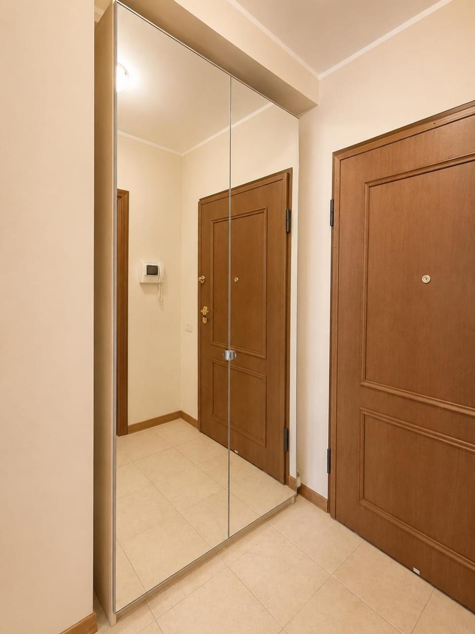 Loft luminoso con posto auto privato, 4 posti letto - Metro Lodi a 5 minuti Apartment in Rome