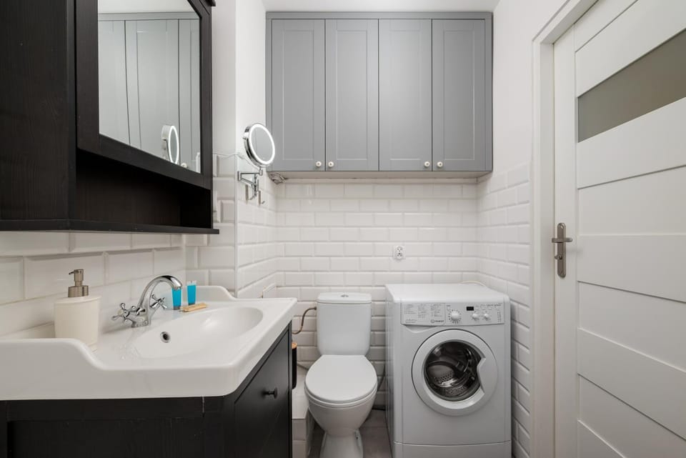Bathroom, washing machine