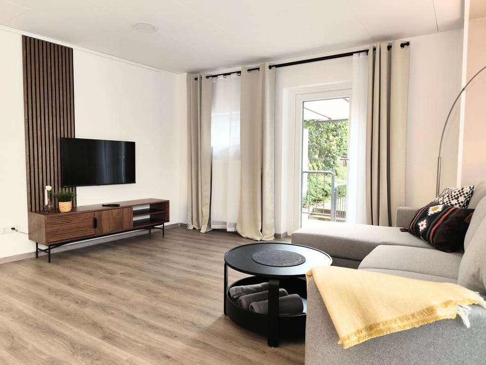 Communal lounge/ TV room, TV and multimedia, Living room, Photo of the whole room, Seating area, Evening entertainment