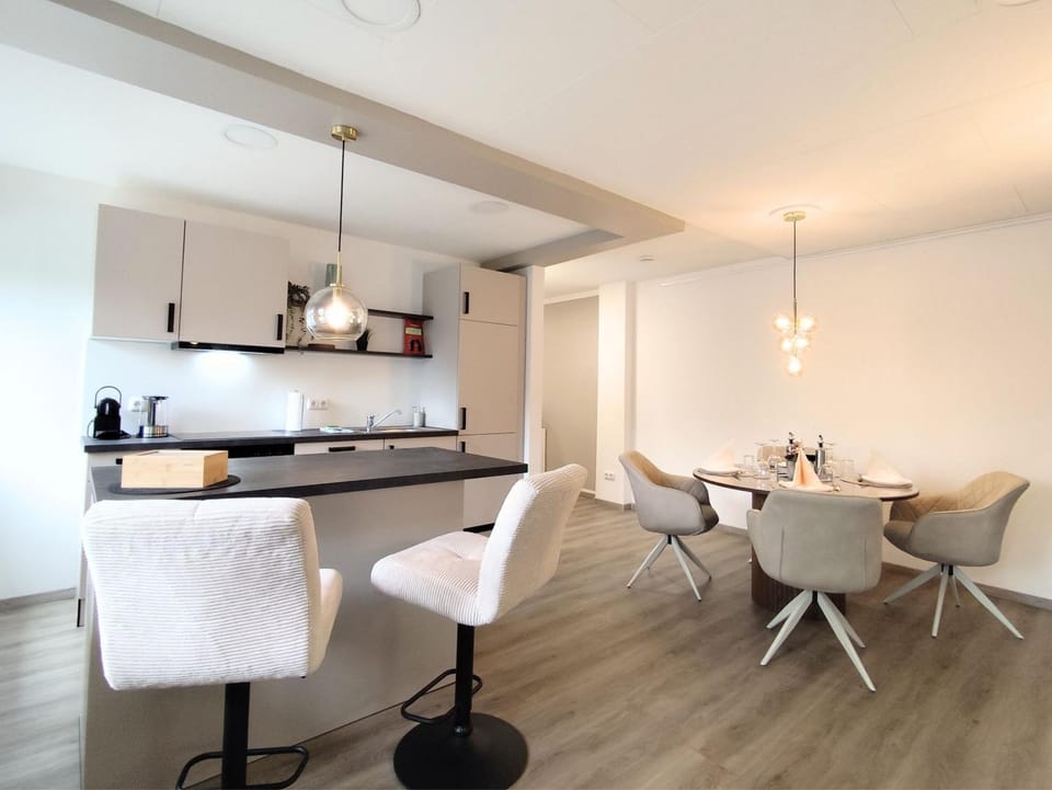 Kitchen or kitchenette, Seating area, Dining area
