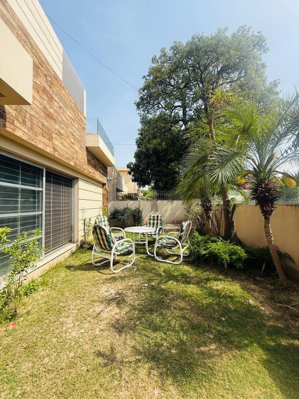 1 KANAL ULTRA LUXURIOUS VILLA in DHA Phase 4 Lahore Villa in Lahore