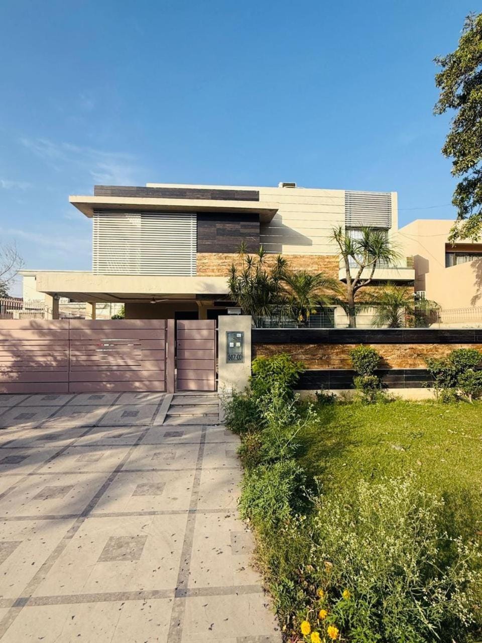 1 KANAL ULTRA LUXURIOUS VILLA in DHA Phase 4 Lahore Villa in Lahore