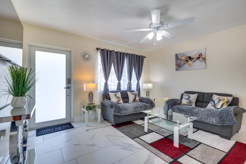 Close to Hard Rock Stadium! Group Getaway w/ Yard House in Miami Gardens