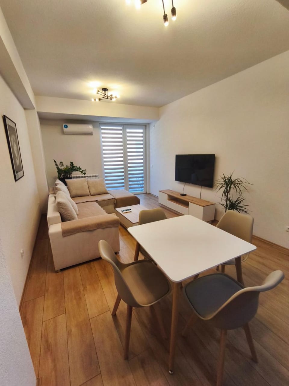 Seating area, Dining area