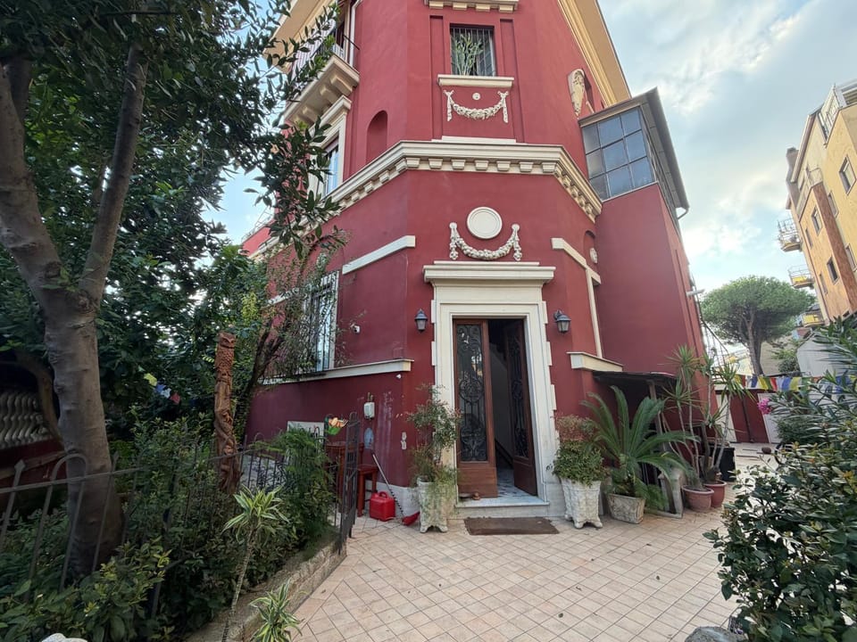 Property building, Facade/entrance, Garden
