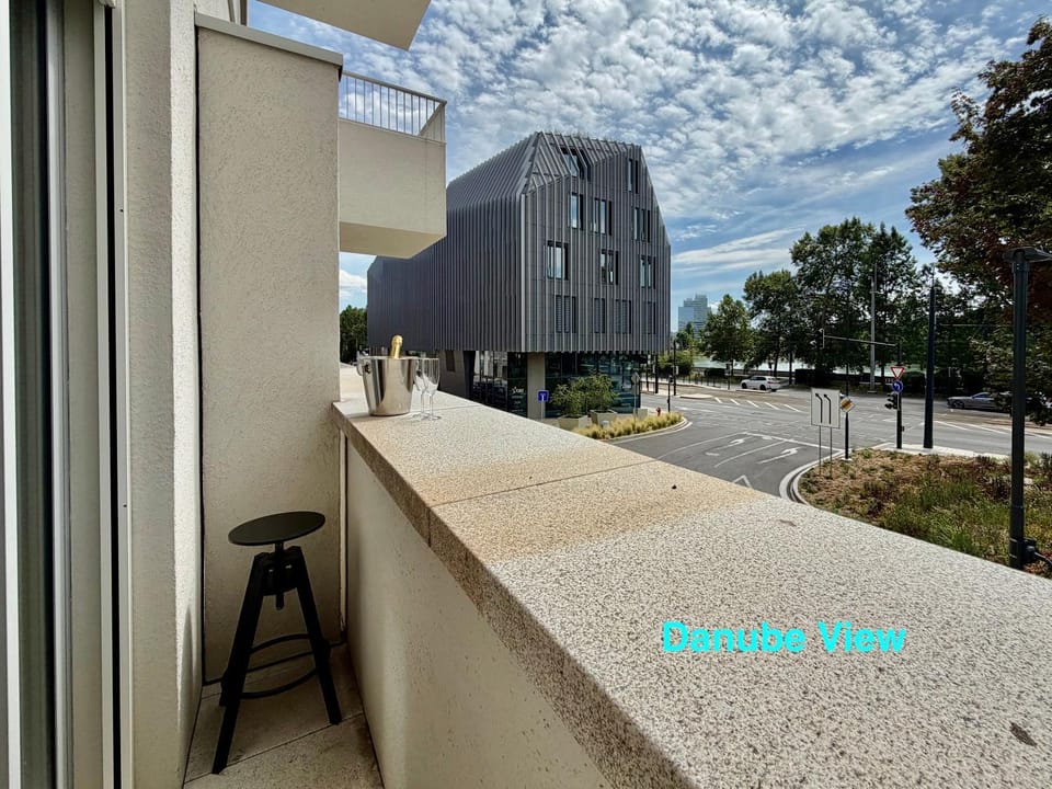 View (from property/room), River view, Street view