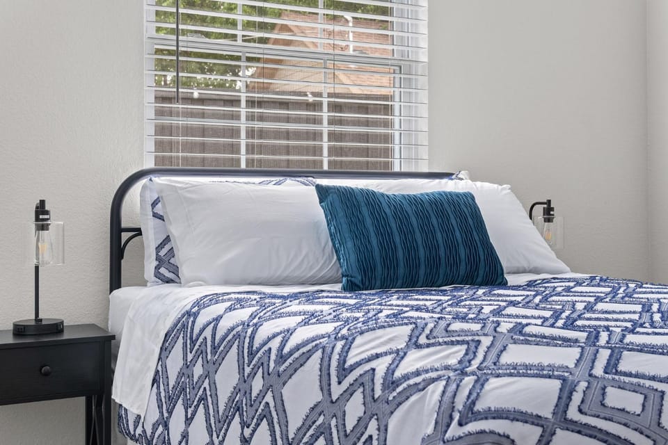 Budget-Friendly Retreat by Fort Worth Stockyards with HotTub & MiniGolf House in Fort Worth