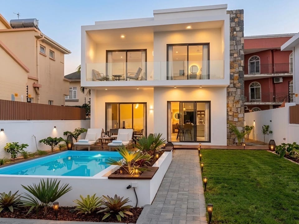 Property building, Garden, Balcony/Terrace, Swimming pool, sunbed