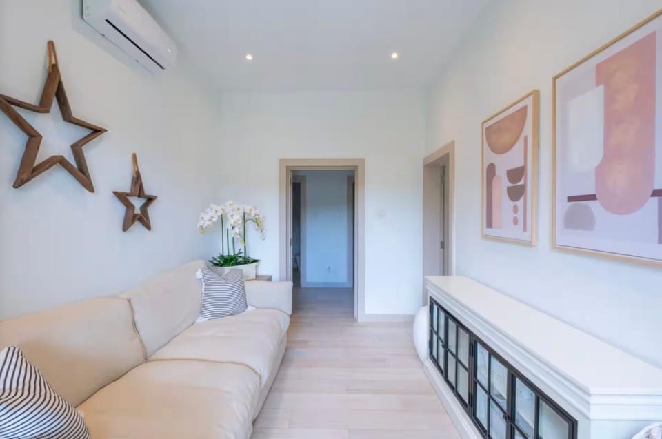 Living room, air conditioner