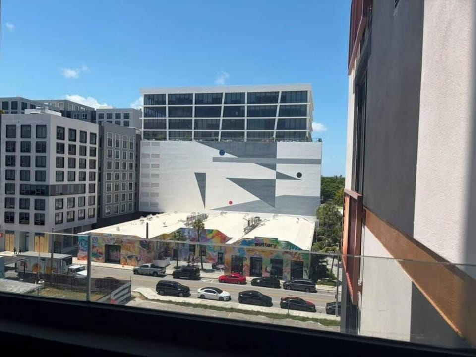 Luxury Designer Retreat in Wynwood Skyline 2BR Pool & Bar Apartment in Miami