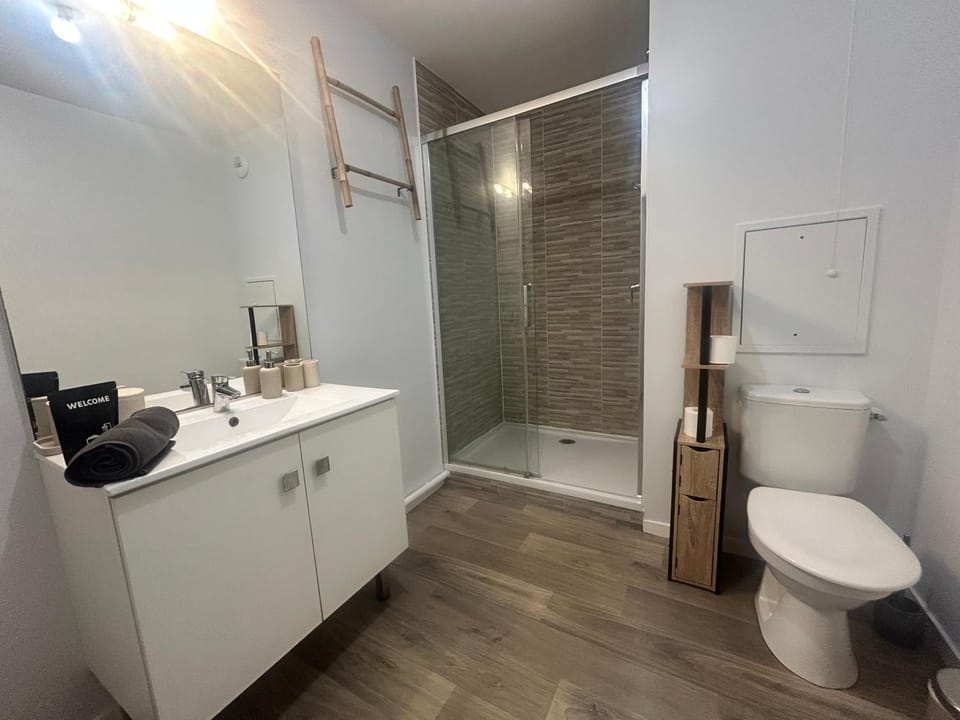 Private Underground Parking - Terrace - Paris 38min - Disneyland 24min Apartment in Noisy-le-Grand