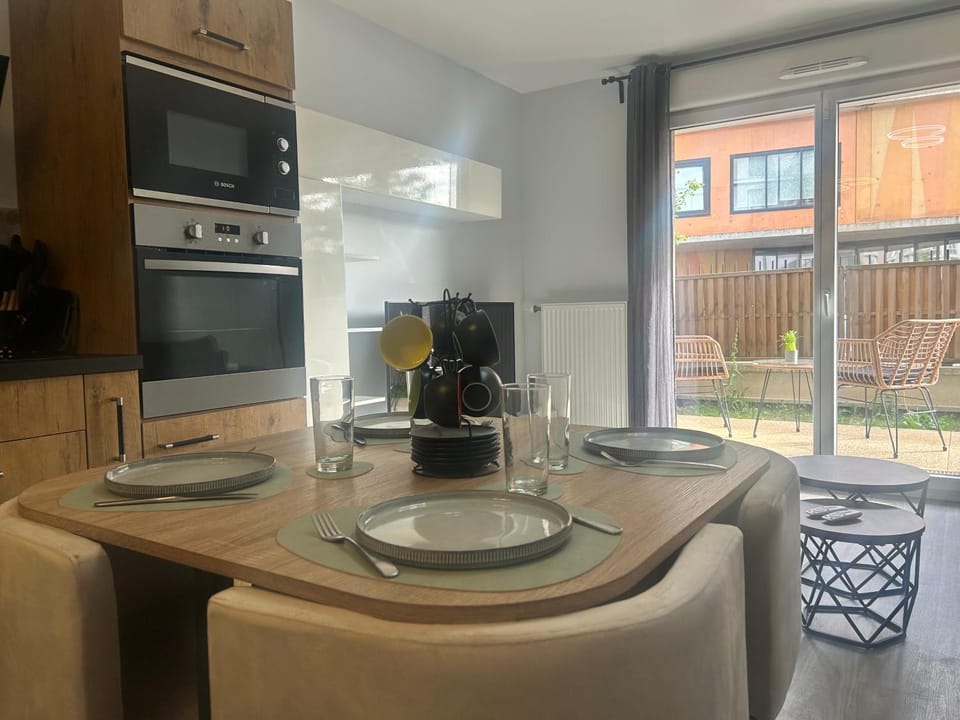 Private Underground Parking - Terrace - Paris 38min - Disneyland 24min Apartment in Noisy-le-Grand
