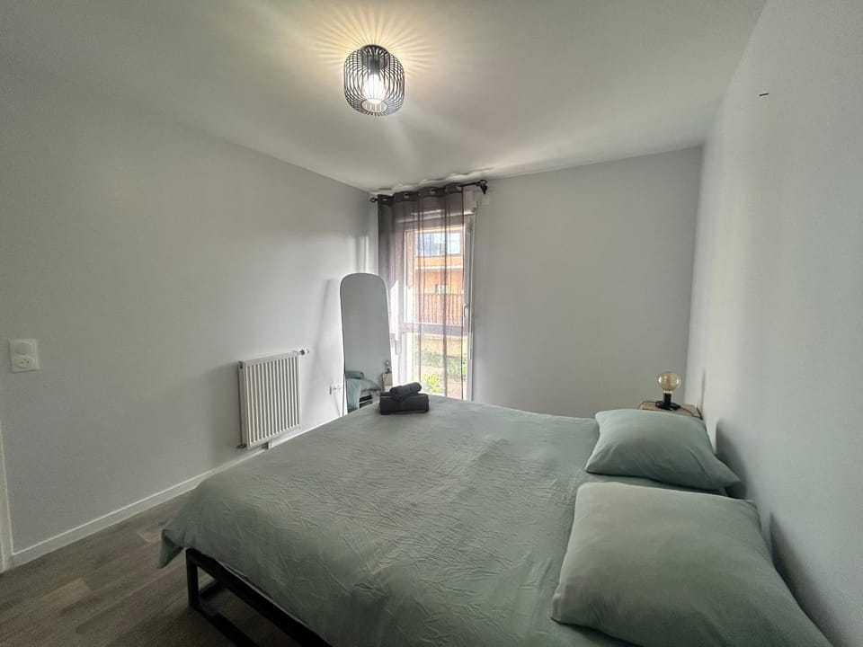Private Underground Parking - Terrace - Paris 38min - Disneyland 24min Apartment in Noisy-le-Grand