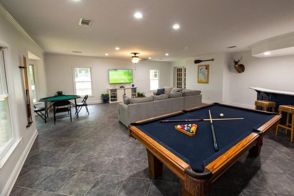 Lake T Retreat - Sunset - Pool - Putting Green House in Tuscaloosa