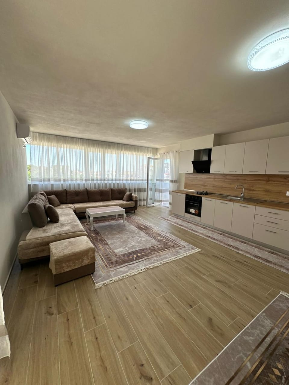 Communal lounge/ TV room, Bed, TV and multimedia, Kitchen or kitchenette, Living room, Photo of the whole room, Seating area, Bedroom, minibar
