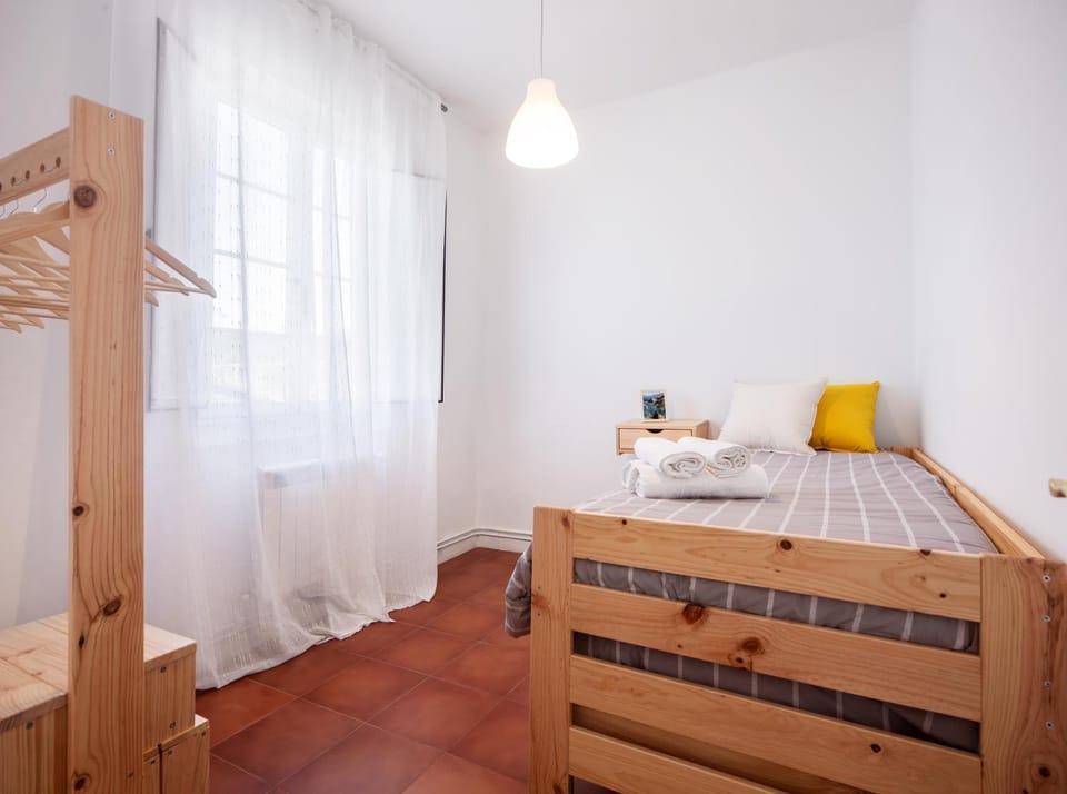 Bed, Photo of the whole room, towels
