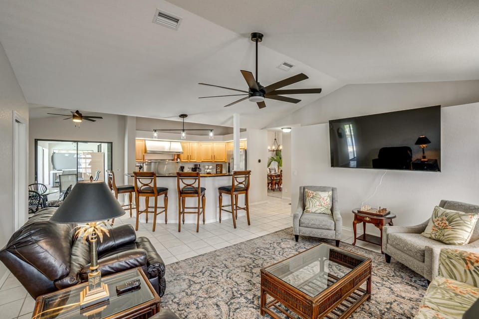 Luxury Oasis w/ Pool, Hot Tub, Dock & Sauna House in Port Charlotte