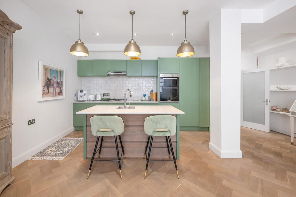 Lounge or bar, kitchen