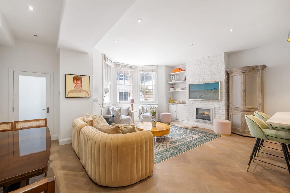 Living room, Dining area