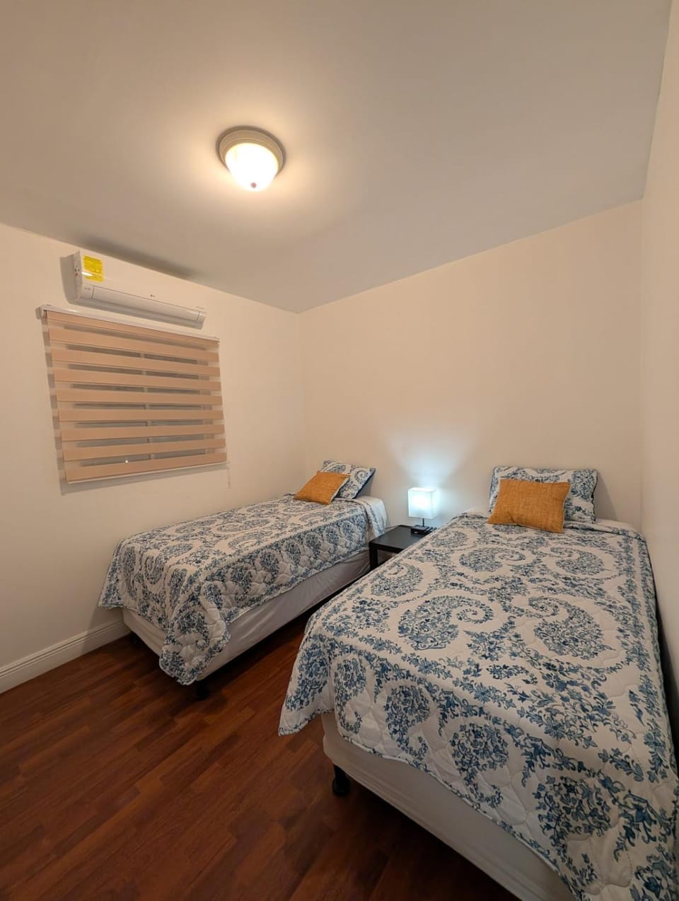 Bed, Photo of the whole room, Bedroom, air conditioner