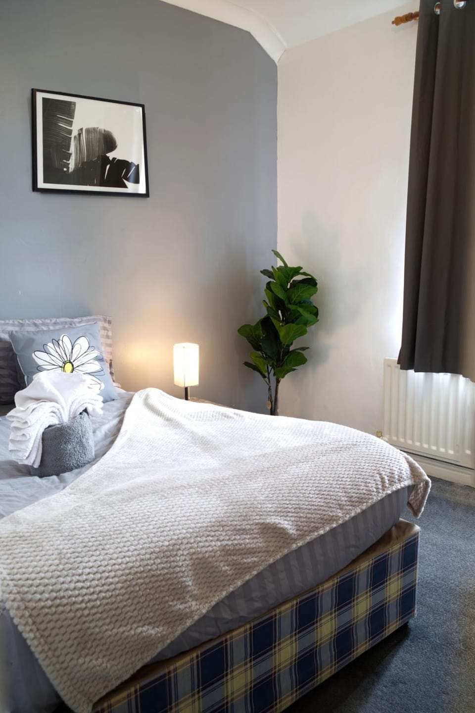 Bed, Decorative detail, Bedroom