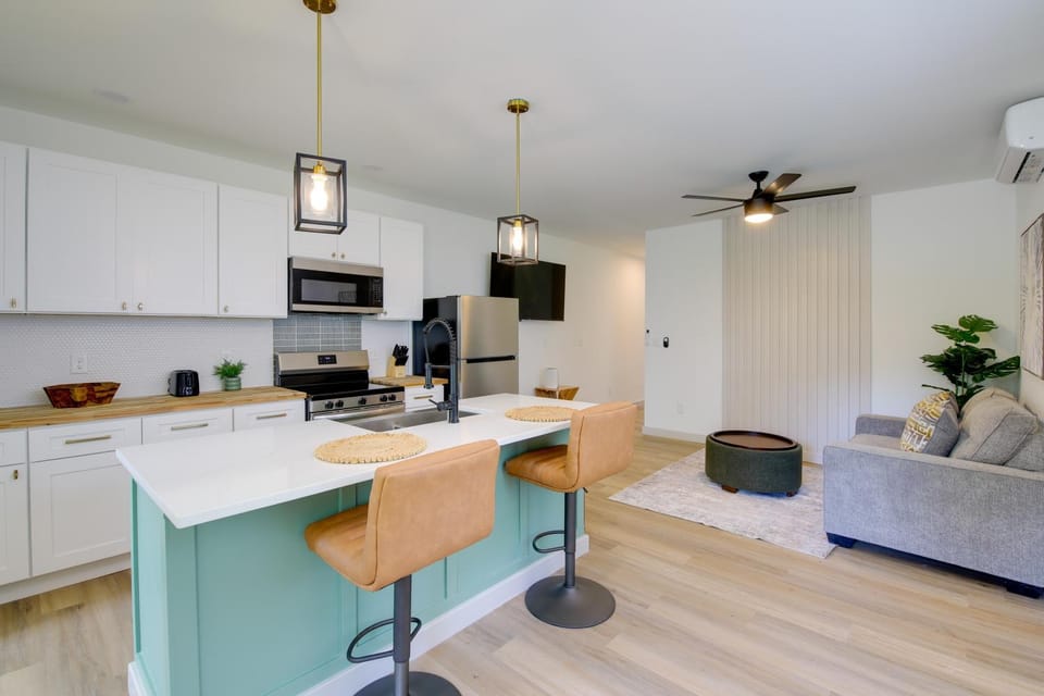 Close to Dtwn & Med Center: Knoxville Home Base Apartment in Knoxville