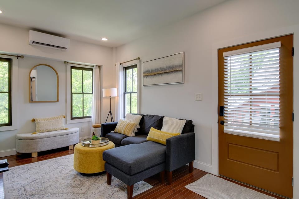 Extended East Knoxville Stay, 2 Mi to Dtwn! Apartment in Knoxville