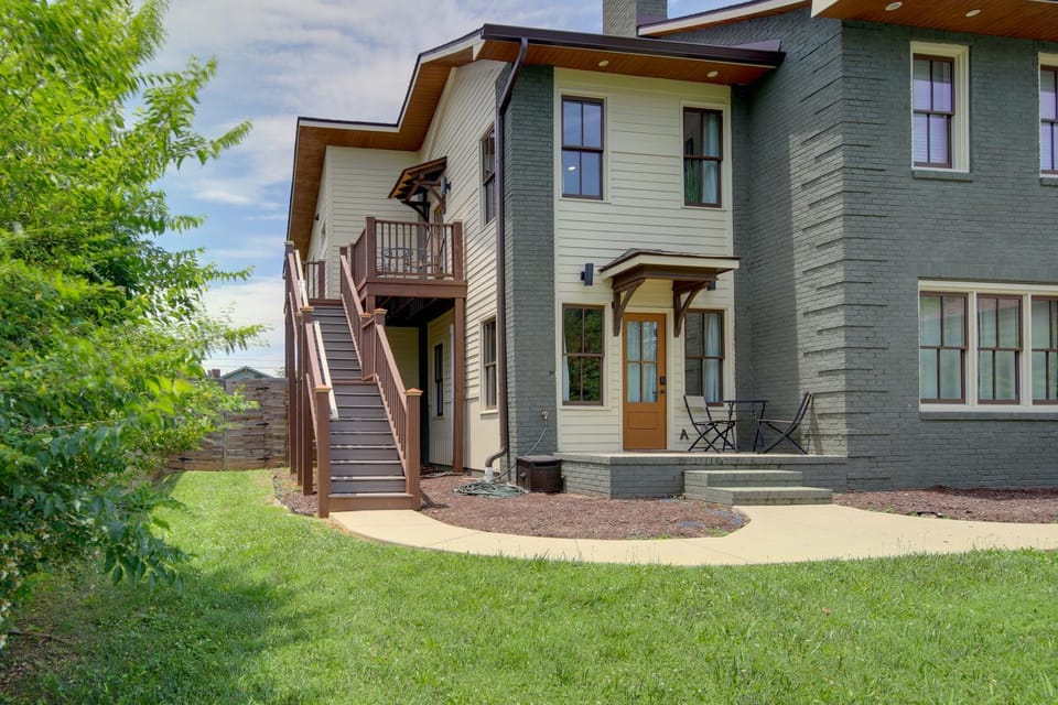 Extended East Knoxville Stay, 2 Mi to Dtwn! Apartment in Knoxville