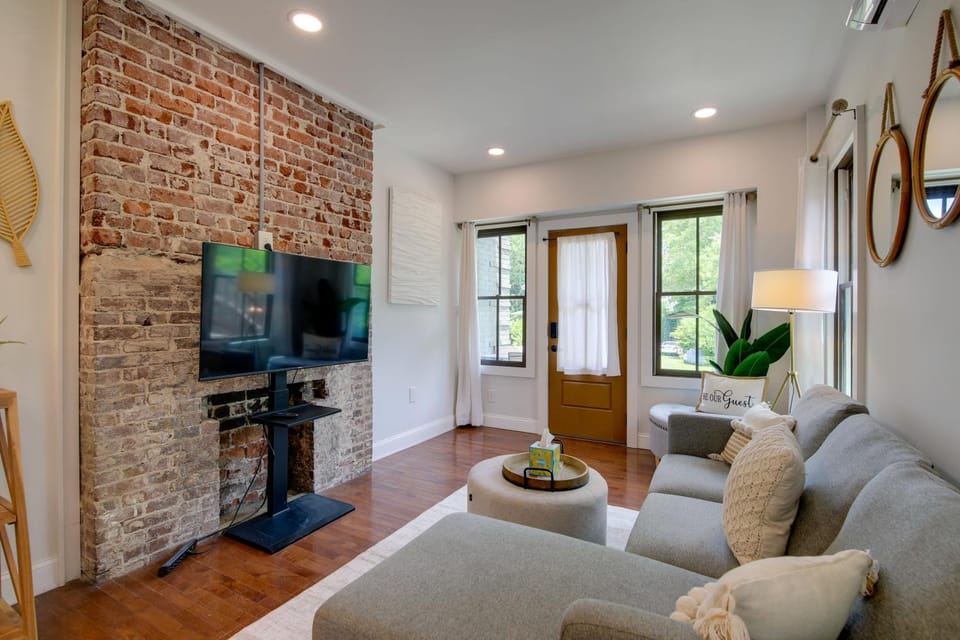 2 Mi to Dtwn Knoxville! Dog-Friendly Apt Apartment in Knoxville