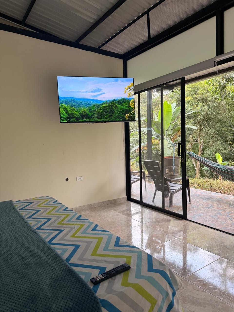 Communal lounge/ TV room, Bed, TV and multimedia, Photo of the whole room, Bedroom