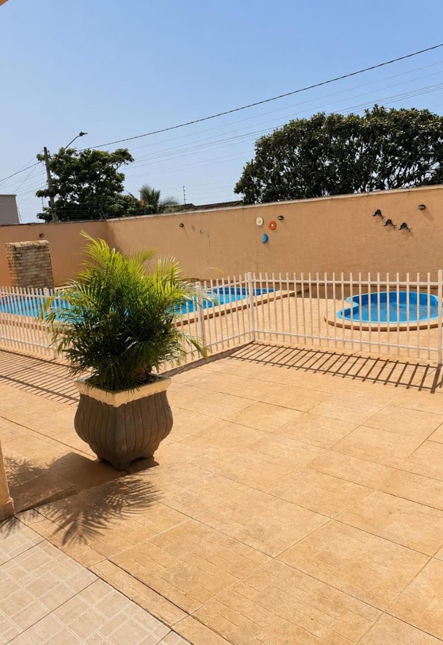 Espaço para Festas com Quartos, Piscinas, TV e Wi-Fi House in Trindade