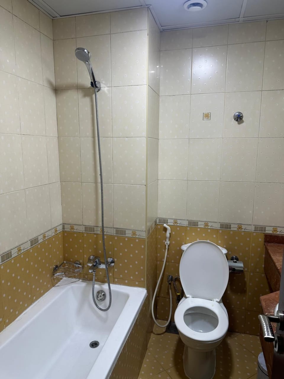 Females only bed space Apartment in Dubai
