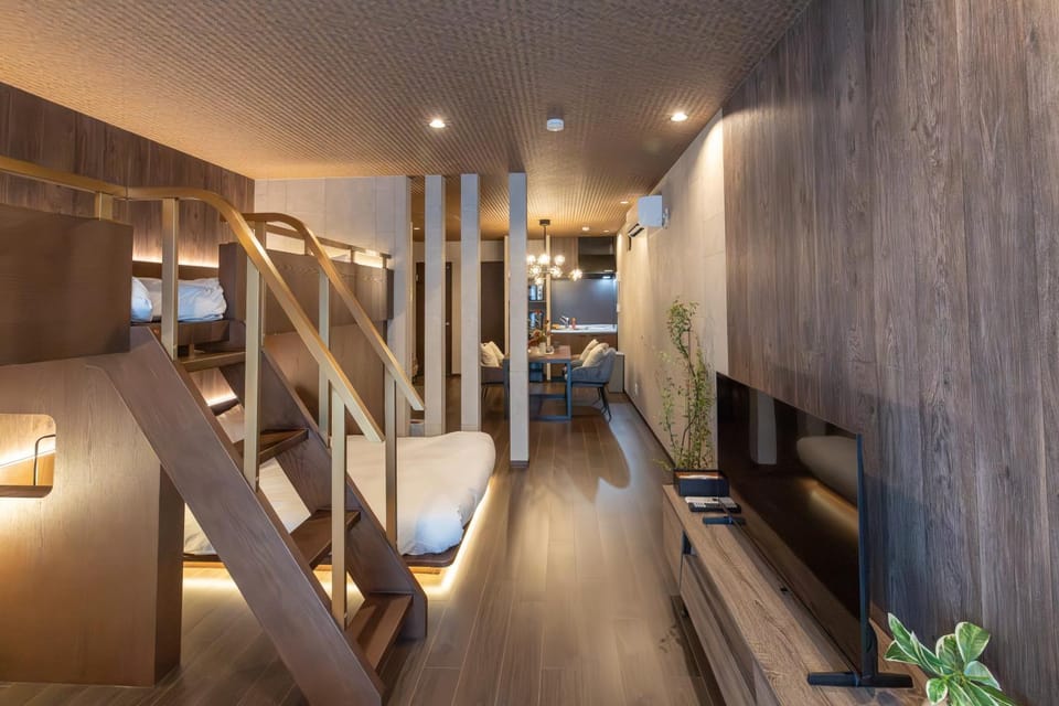 Bed, TV and multimedia, Living room, Seating area, Bedroom
