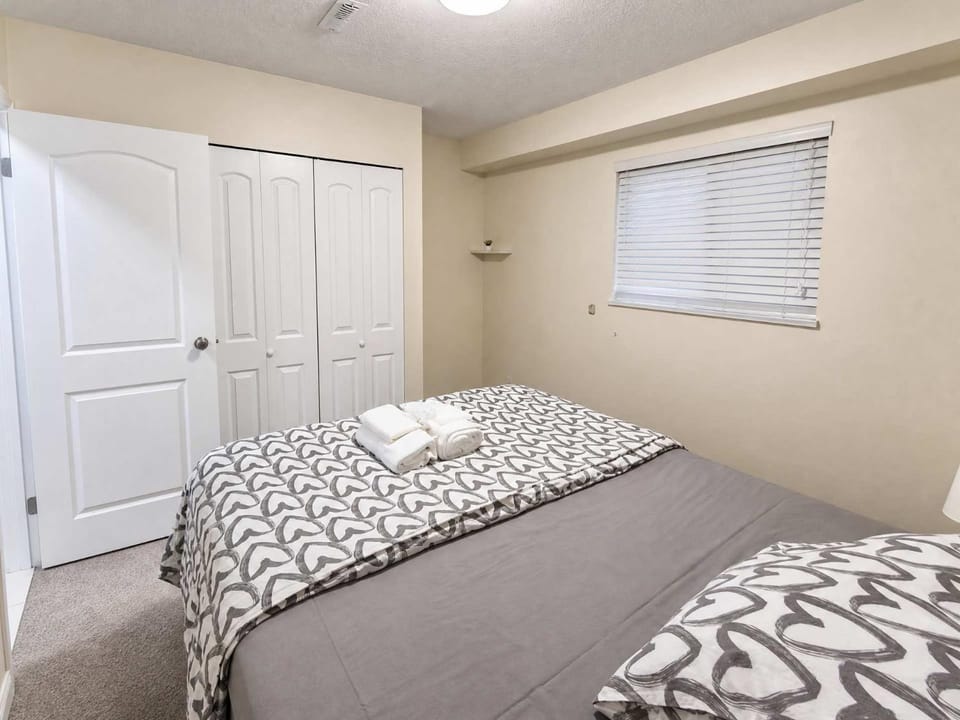 Quiet & Bright Basement Suite near Fraser Street House in Vancouver