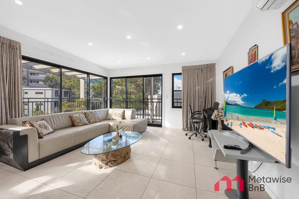 Communal lounge/ TV room, Living room, Seating area
