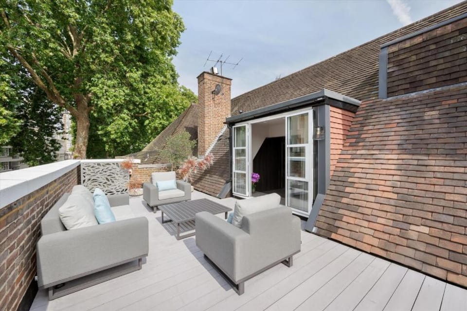 Property building, Patio, Day, View (from property/room), Balcony/Terrace, Seating area