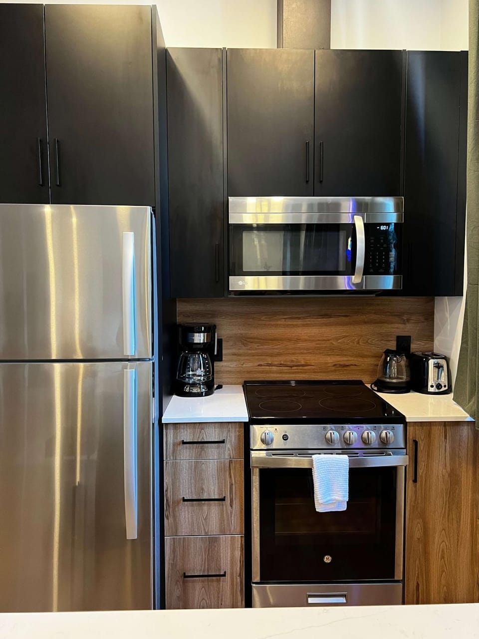 Forest Breeze - Studio Downtown with King Bed Unit 409 Apartment in Dartmouth