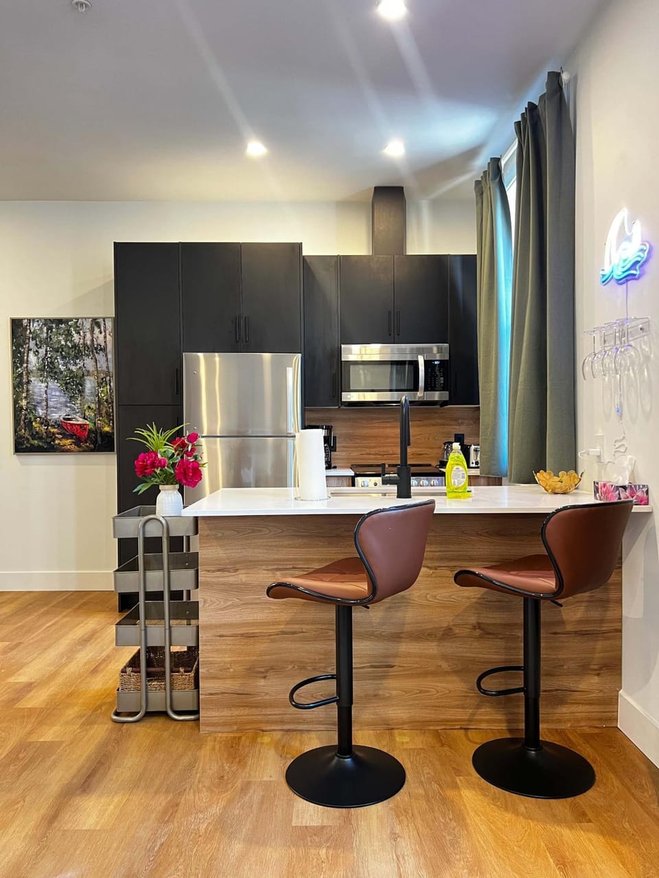 Forest Breeze - Studio Downtown with King Bed Unit 409 Apartment in Dartmouth