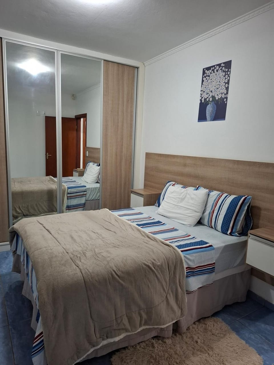 Photo of the whole room, Bedroom