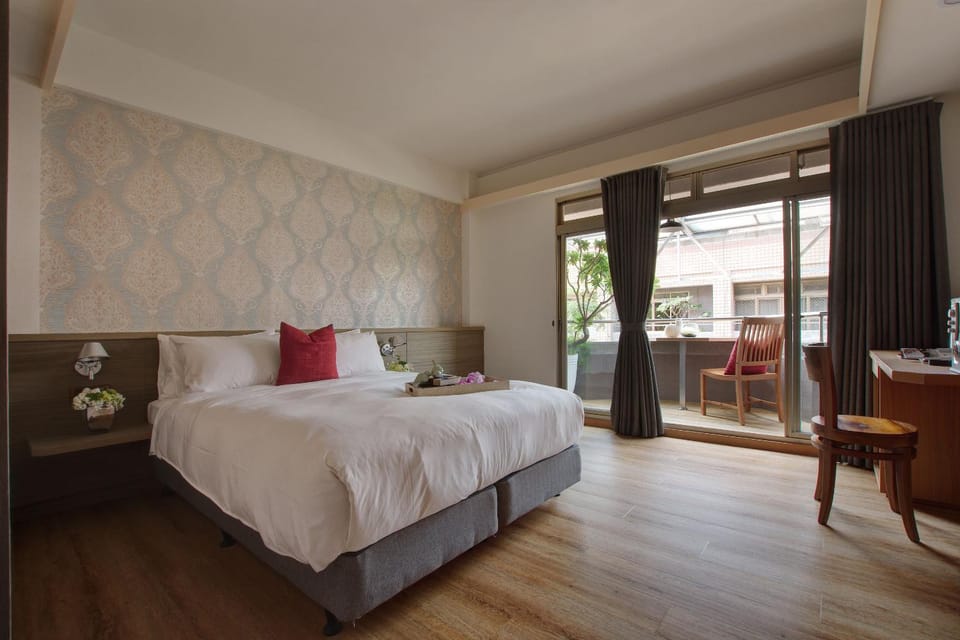 Photo of the whole room, Decorative detail, bunk bed