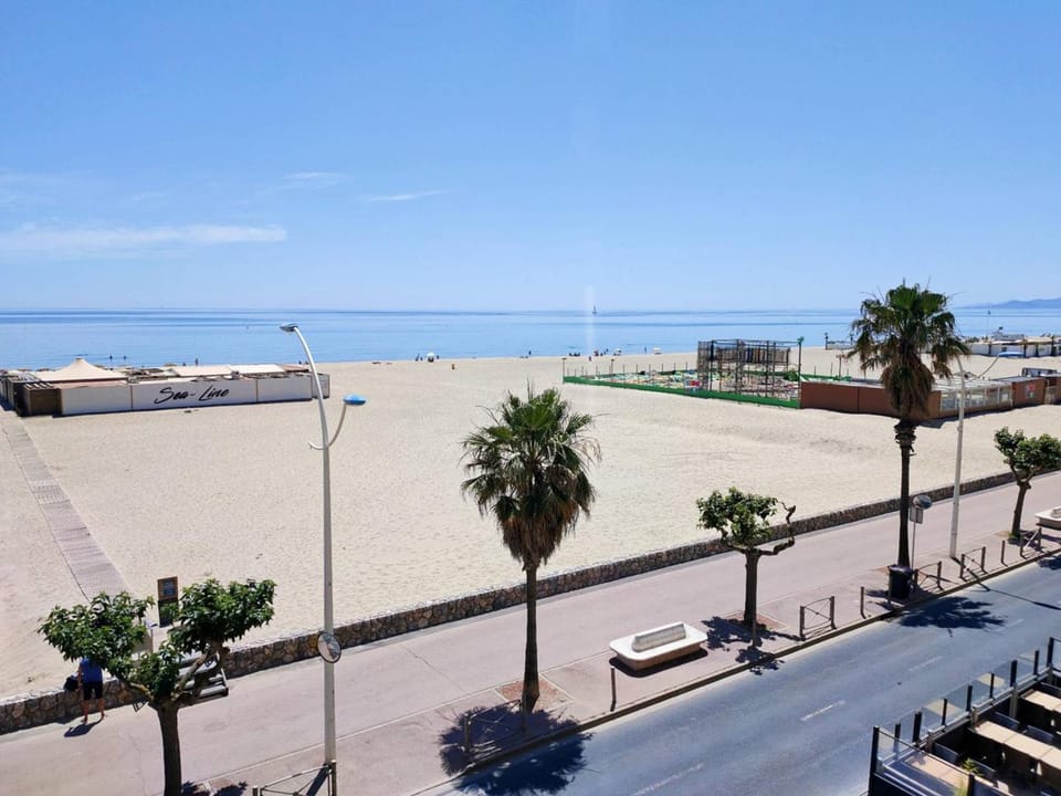 Studio vue mer, parking, clim - 4 pers. - FR-1-696-150 Apartment in Canet-en-Roussillon