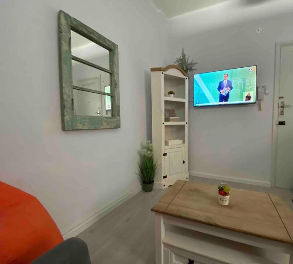 Vintage, 2 bedrooms and garage close to everything Apartment in Montevideo Department, Uruguay