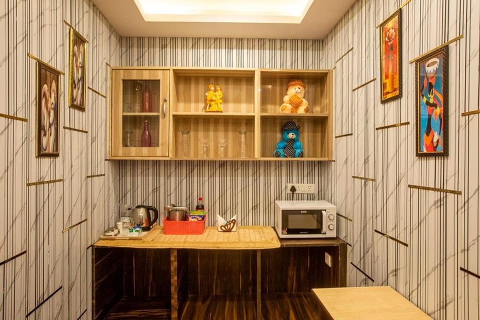 Coffee/tea facilities, Kitchen or kitchenette, Food and drinks, Food, minibar, oven, toaster