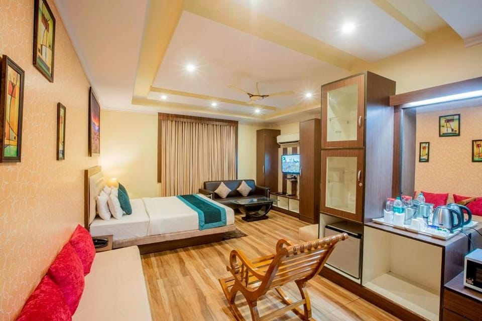 Bed, TV and multimedia, Kitchen or kitchenette, Living room, Photo of the whole room, Seating area, Dining area, Bedroom, minibar, oven