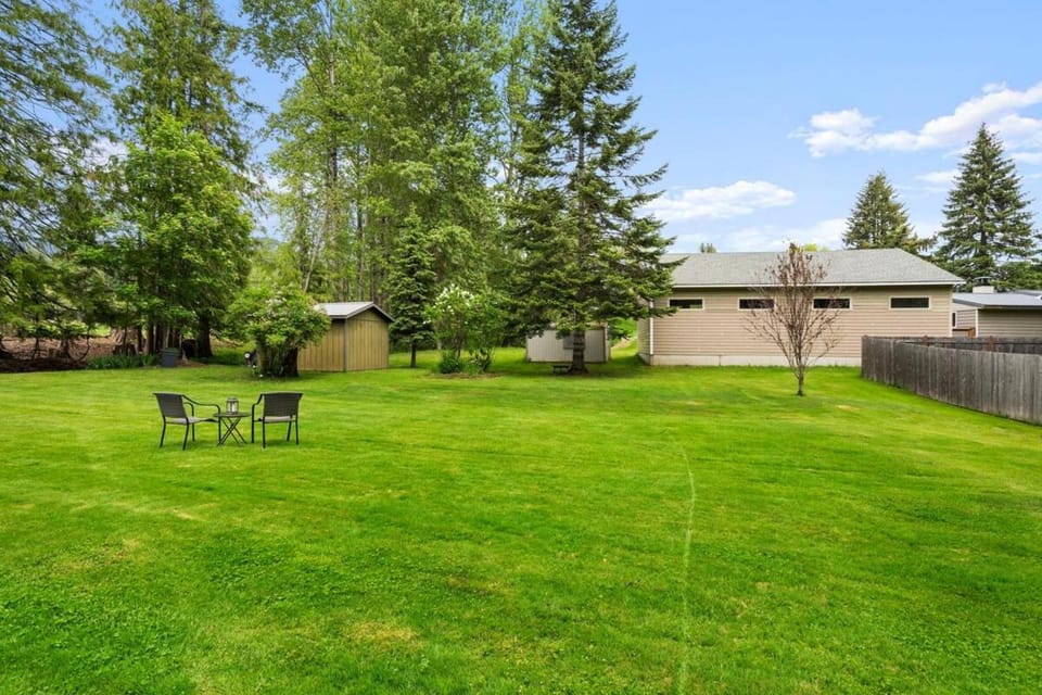 Cedar Trees Retreat House in Lake Pend Oreille