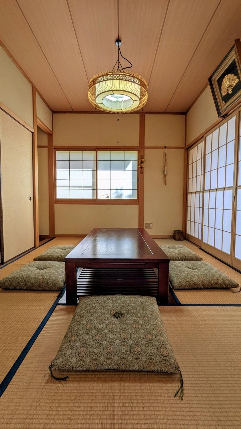ねこと暮らす宿ヒスイ Bed and Breakfast in Japan