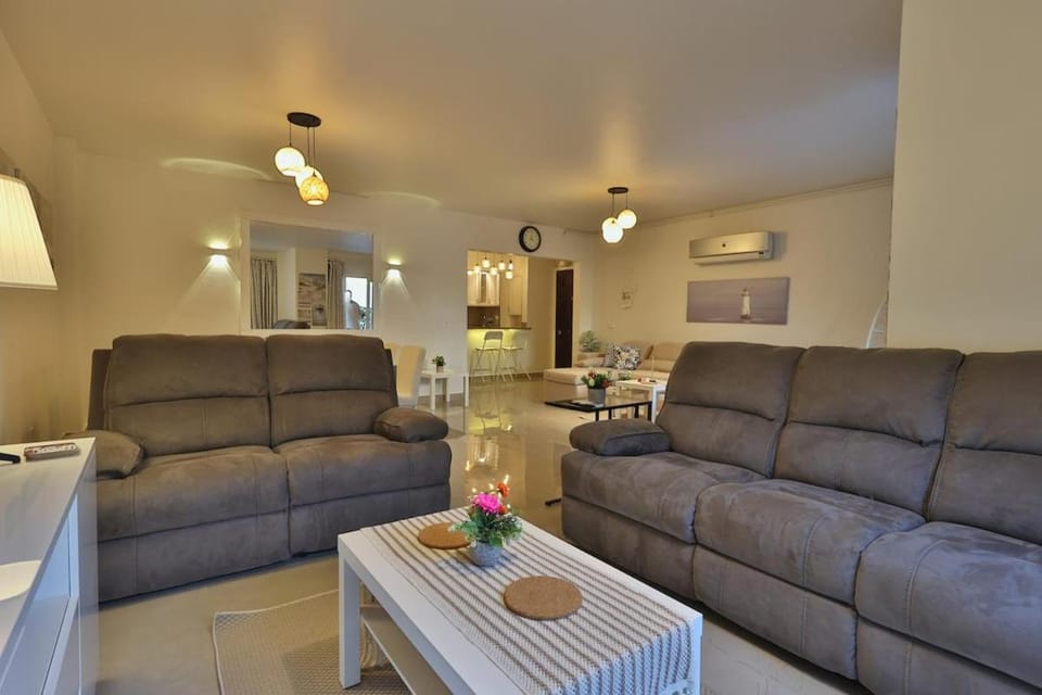 Private pool, garden, BBQ Lakeside Stone Apartment in New Cairo City