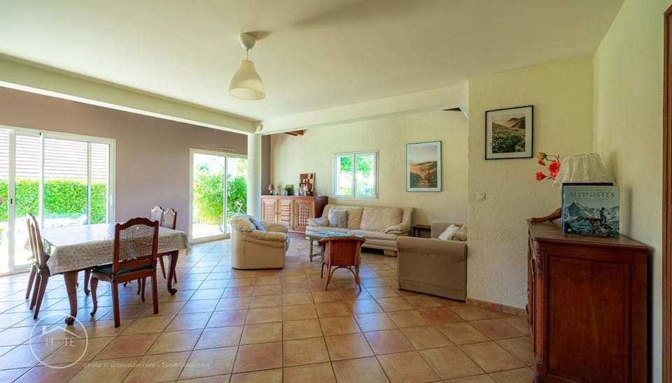 Villa des Amarylis - 3 bedrooms, parking, and garden House in Aix-les-Bains